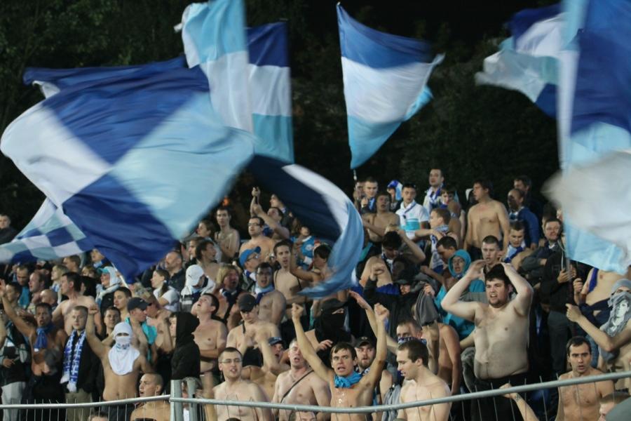 «Футбол особого режима»: фоторепортаж с западной трибуны «Балтики» на матче с «Зенитом»